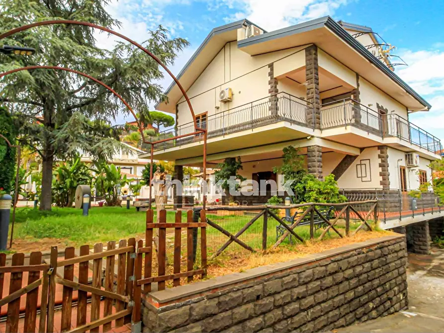 Immagine 44 di Villa in vendita  in Via Ombra a Gravina Di Catania