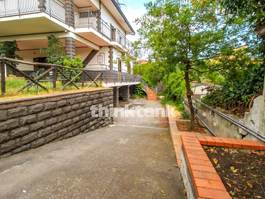 Immagine 52 di Villa in vendita  in Via Ombra a Gravina Di Catania