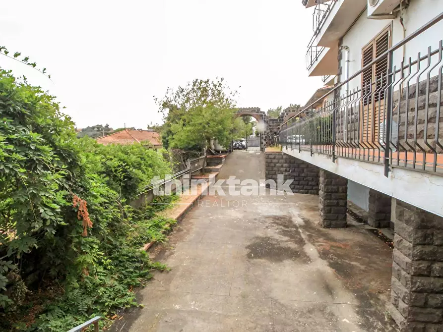 Immagine 53 di Villa in vendita  in Via Ombra a Gravina Di Catania