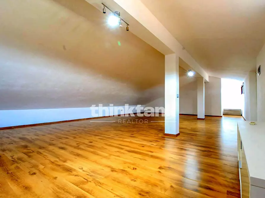 Immagine 40 di Villa in vendita  in Via Ombra a Gravina Di Catania