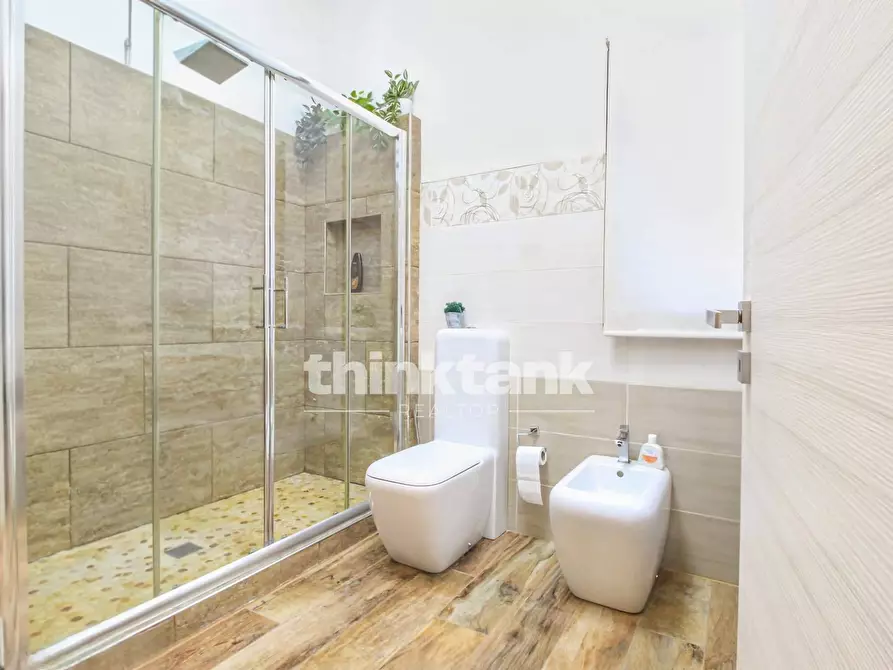 Immagine 36 di Villa in vendita  in Via Ombra a Gravina Di Catania