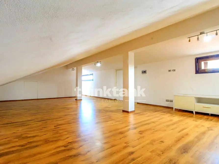 Immagine 41 di Villa in vendita  in Via Ombra a Gravina Di Catania