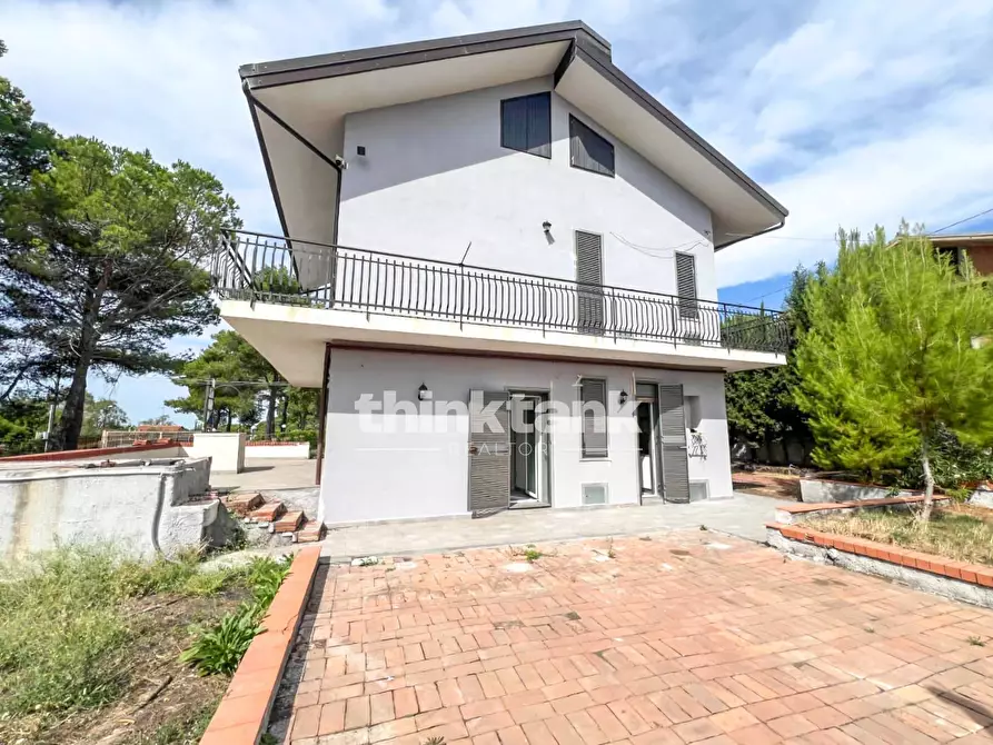 Immagine 3 di Villa in vendita  in Via Etnea a Nicolosi