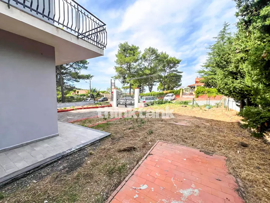 Immagine 19 di Villa in vendita  in Via Etnea a Nicolosi