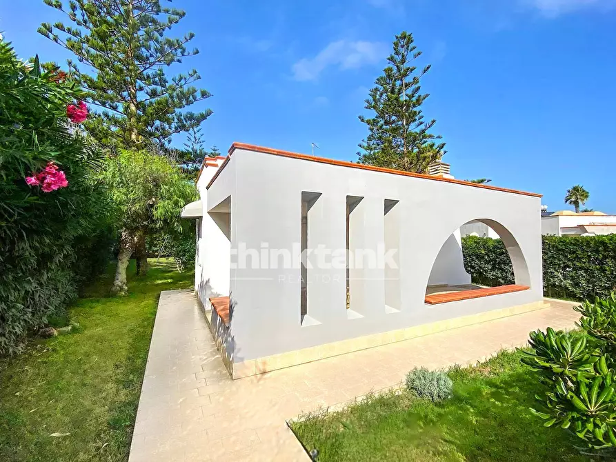 Immagine 3 di Villa in vendita  in Strada Consortile snc a Noto