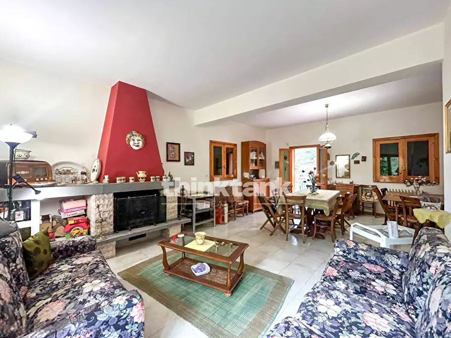 Immagine 2 di Villa in vendita  in Via Dei Cugini a Gravina Di Catania