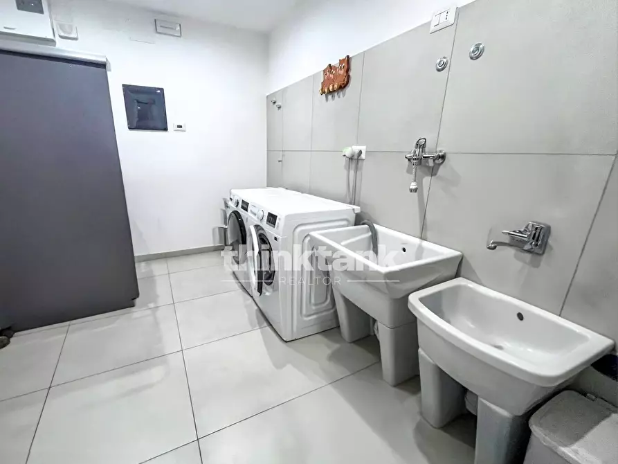 Immagine 43 di Villa in vendita  in Via G. Sanfilippo a Gravina Di Catania