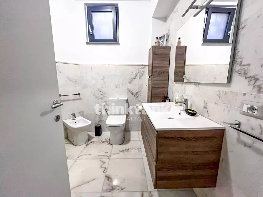 Immagine 32 di Villa in vendita  in Via G. Sanfilippo a Gravina Di Catania