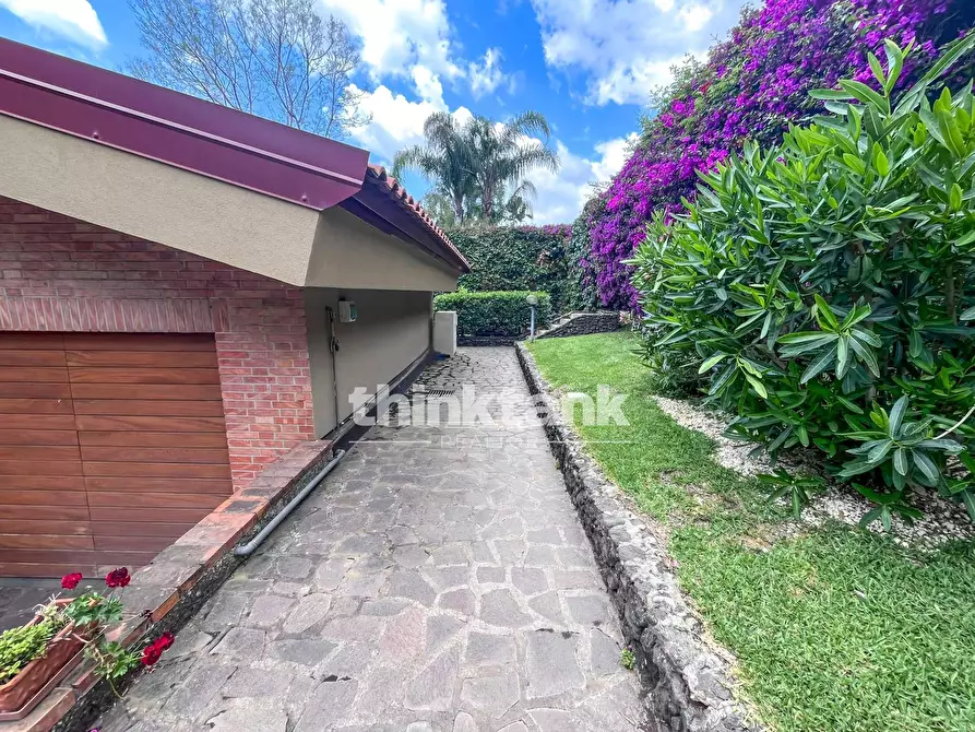 Immagine 51 di Villa in vendita  in Via G. Sanfilippo a Gravina Di Catania