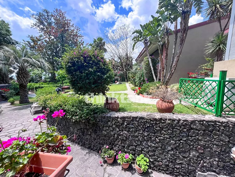 Immagine 54 di Villa in vendita  in Via G. Sanfilippo a Gravina Di Catania