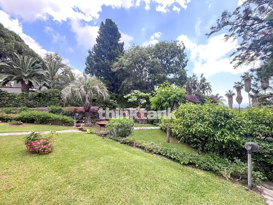 Immagine 4 di Villa in vendita  in Via G. Sanfilippo a Gravina Di Catania