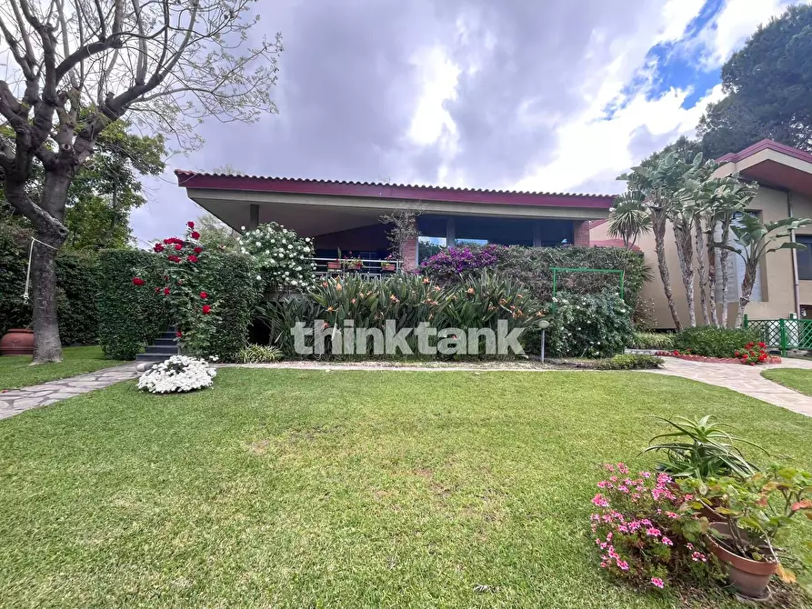 Immagine 2 di Villa in vendita  in Via G. Sanfilippo a Gravina Di Catania