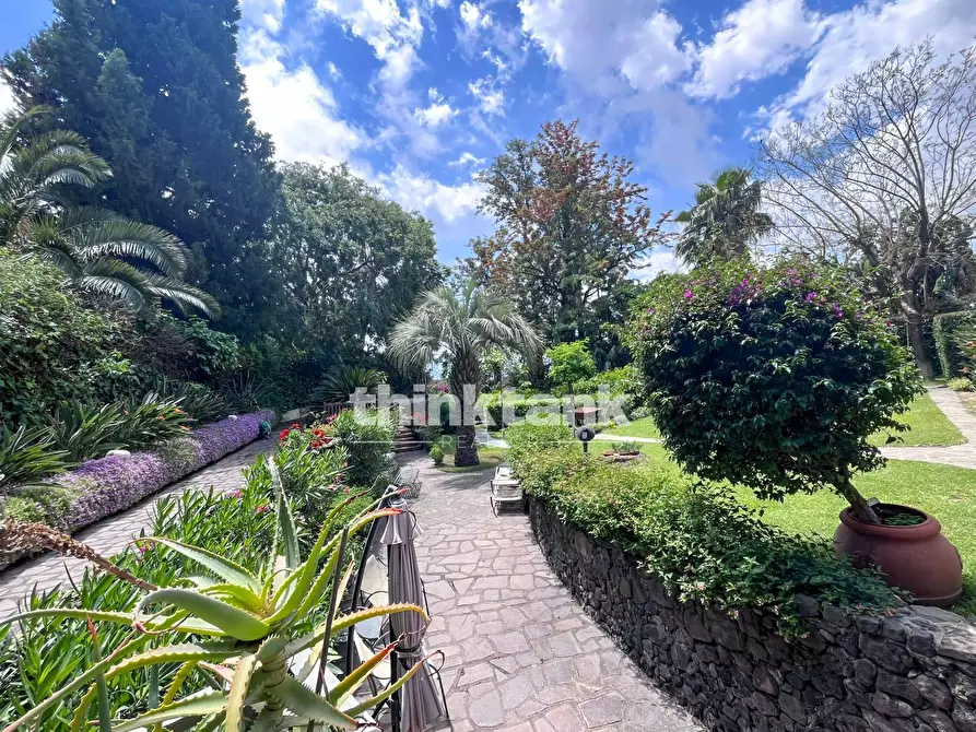 Immagine 5 di Villa in vendita  in Via G. Sanfilippo a Gravina Di Catania