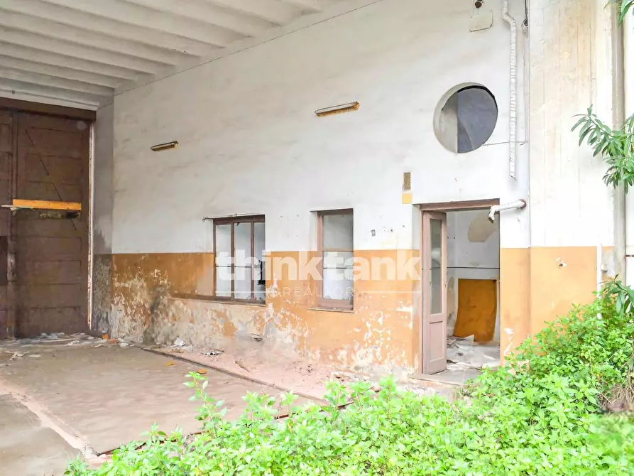 Immagine 30 di Locale commerciale in vendita  in Via dei Mulini al Vento 76 a Catania