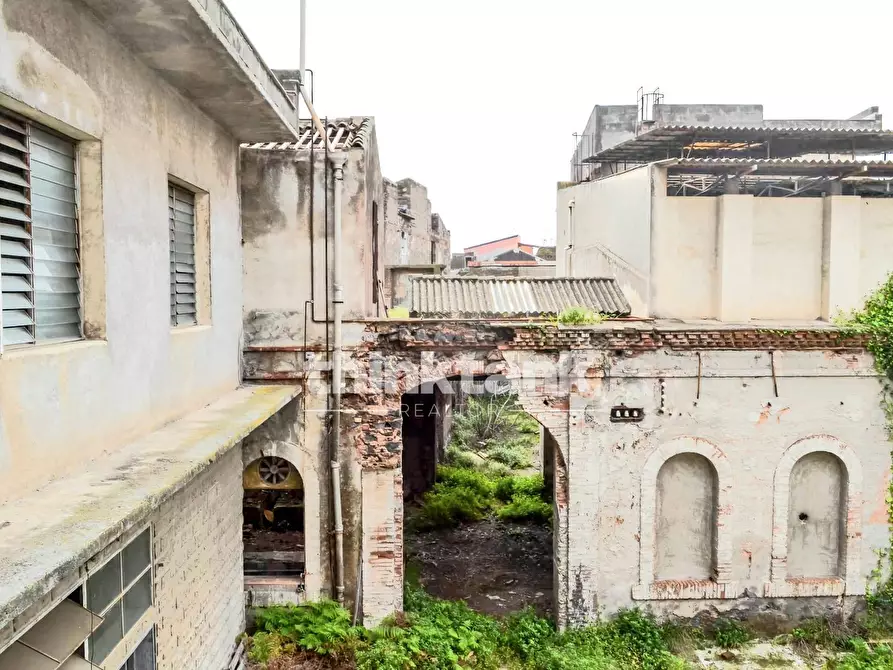 Immagine 22 di Locale commerciale in vendita  in Via dei Mulini al Vento 76 a Catania