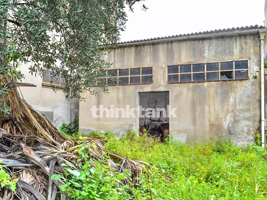 Immagine 26 di Locale commerciale in vendita  in Via dei Mulini al Vento 76 a Catania