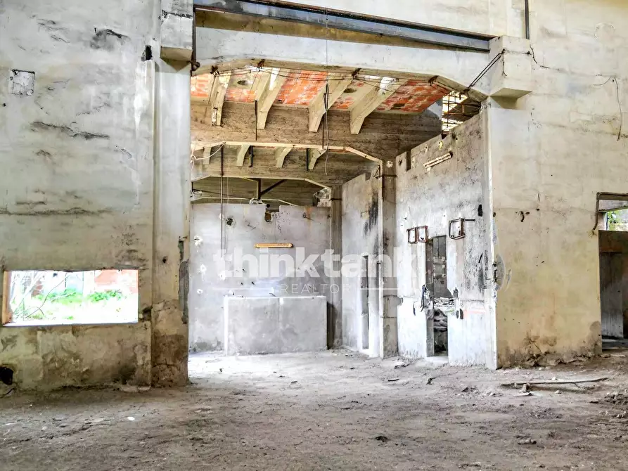 Immagine 28 di Locale commerciale in vendita  in Via dei Mulini al Vento 76 a Catania