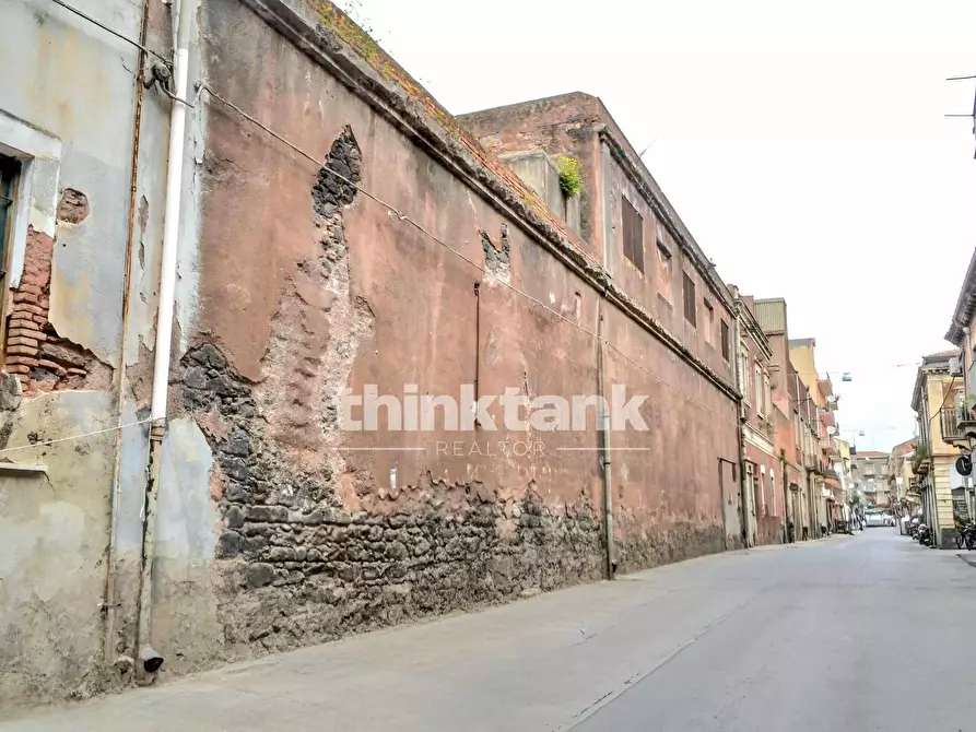 Immagine 13 di Locale commerciale in vendita  in Via dei Mulini al Vento 76 a Catania
