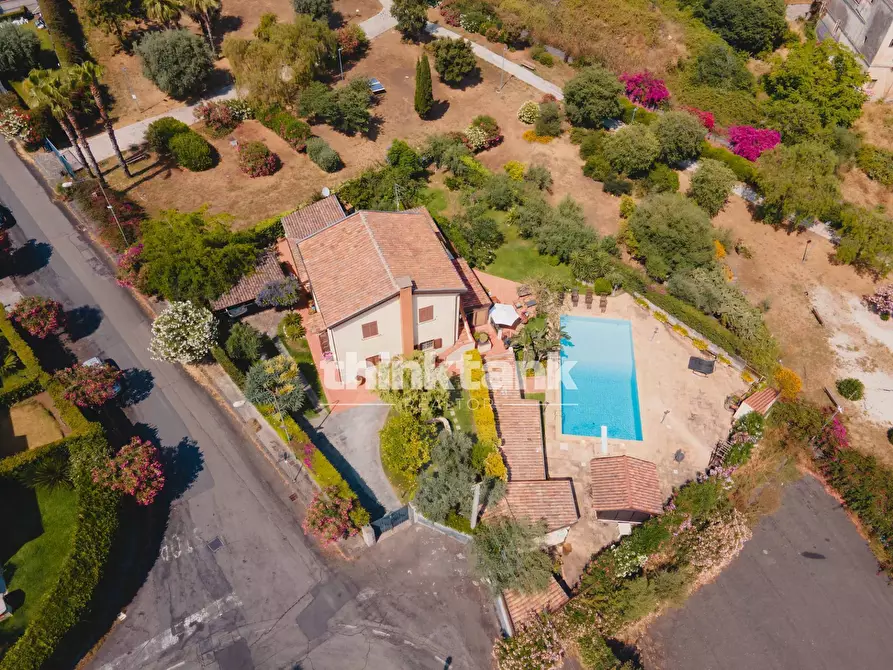 Immagine 3 di Villa in vendita  in Via Piave a San Gregorio Di Catania