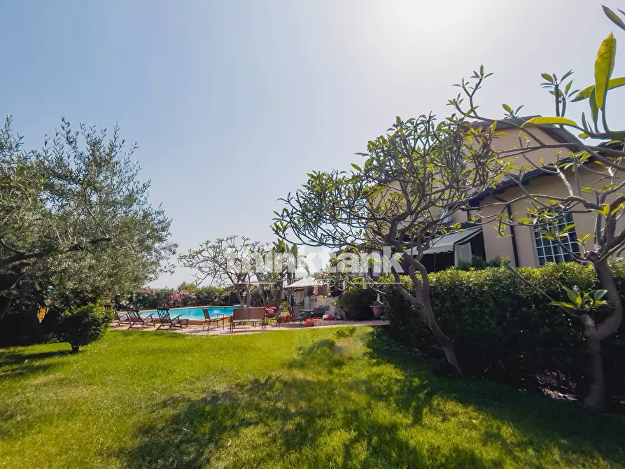 Immagine 6 di Villa in vendita  in Via Piave a San Gregorio Di Catania