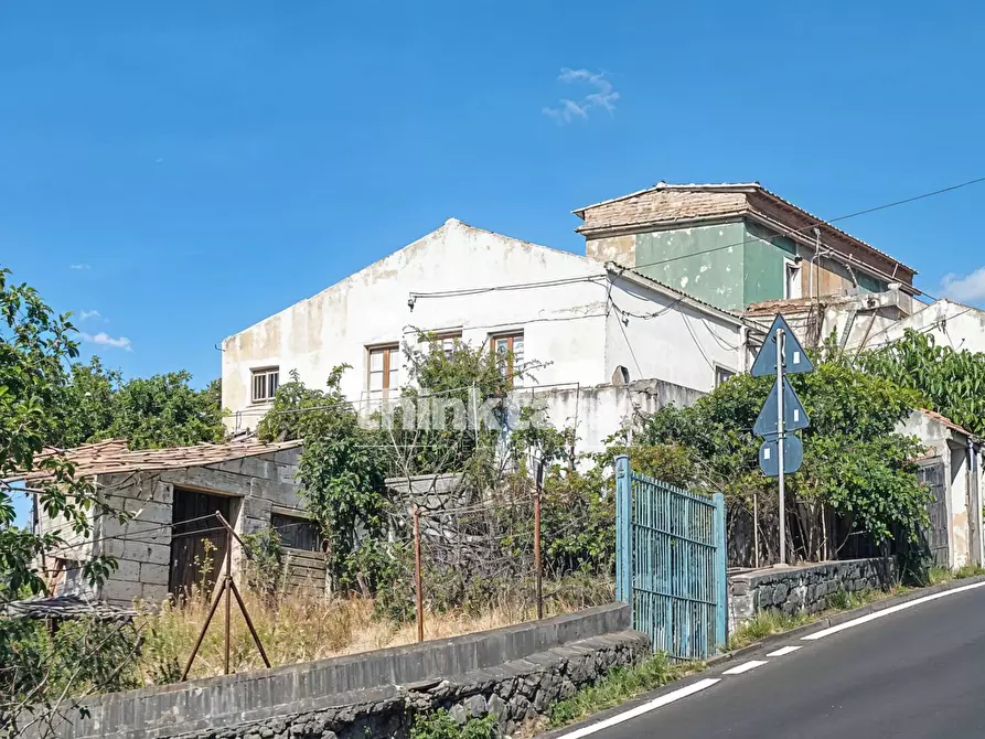 Immagine 14 di Rustico / casale in vendita  in Via Tavola a Piedimonte Etneo