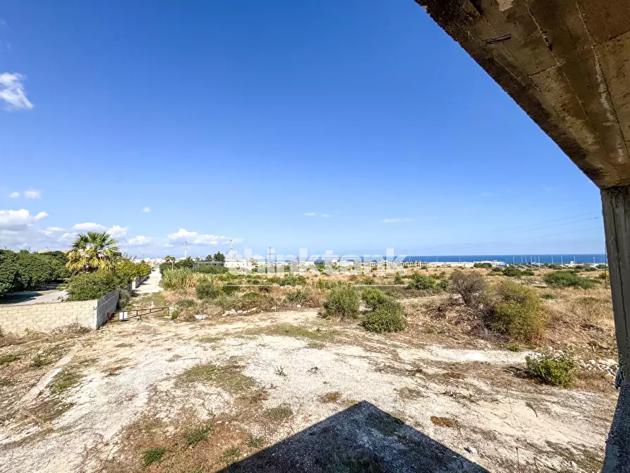 Immagine 15 di Palazzo in vendita  in Viale Edoardo Garrone a Buccheri