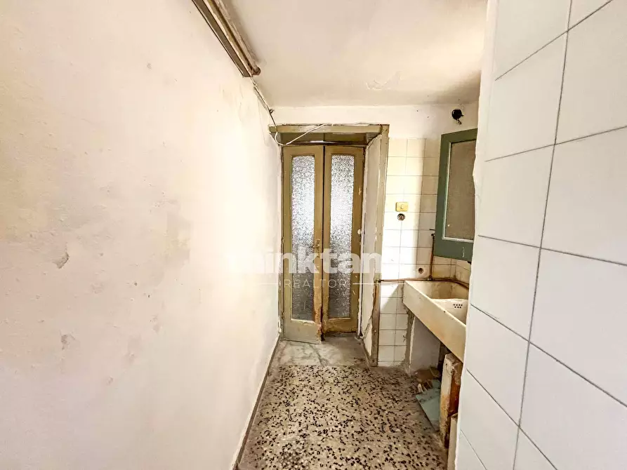 Immagine 11 di Attività commerciale in vendita  in Via Piave a Siracusa