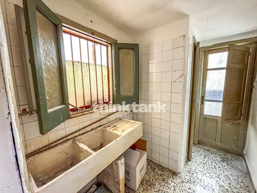 Immagine 13 di Attività commerciale in vendita  in Via Piave a Siracusa