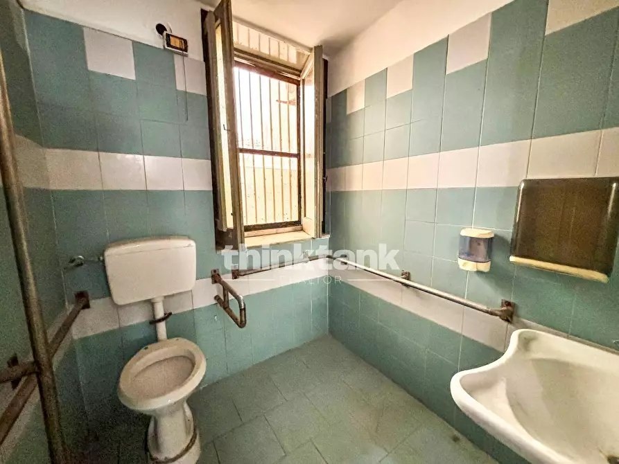 Immagine 14 di Attività commerciale in vendita  in Via Piave a Siracusa