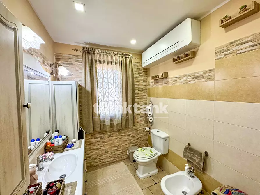 Immagine 15 di Villa in vendita  in Via  Capuana 11 a Buccheri