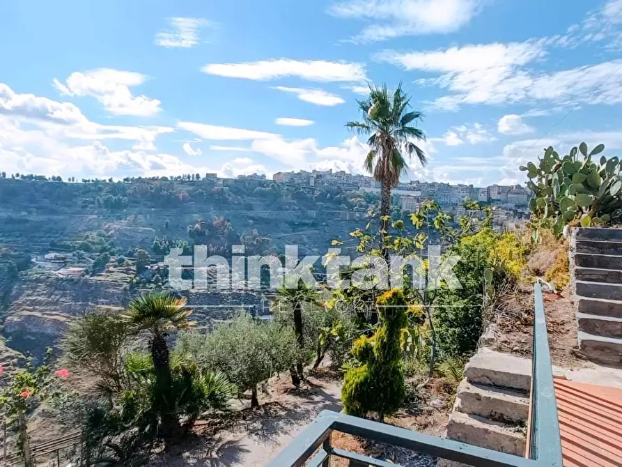 Immagine 3 di Villa in vendita  in Via Genova a Aidone