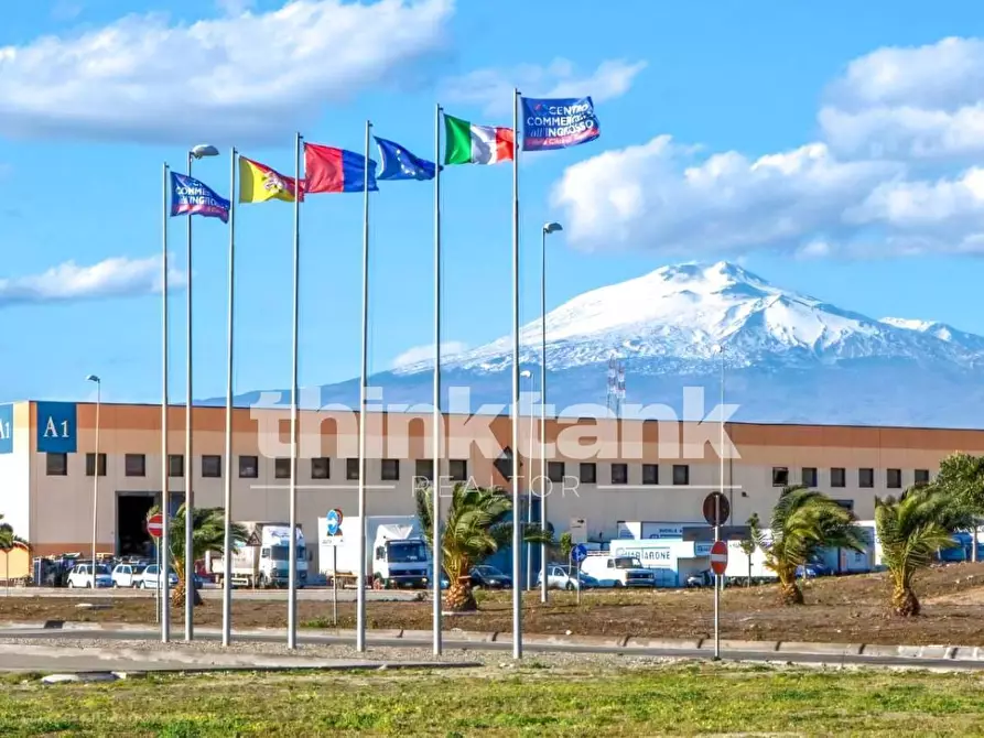 Immagine 1 di Locale commerciale in affitto  in Via Passo del Fico a Catania