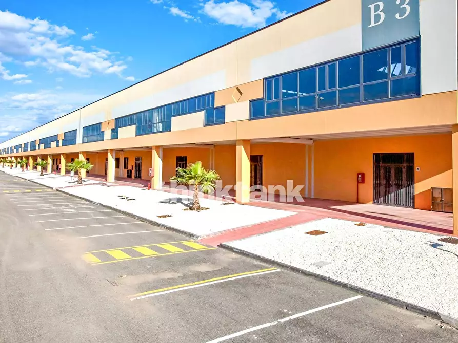 Immagine 3 di Locale commerciale in affitto  in Via Passo del Fico a Catania