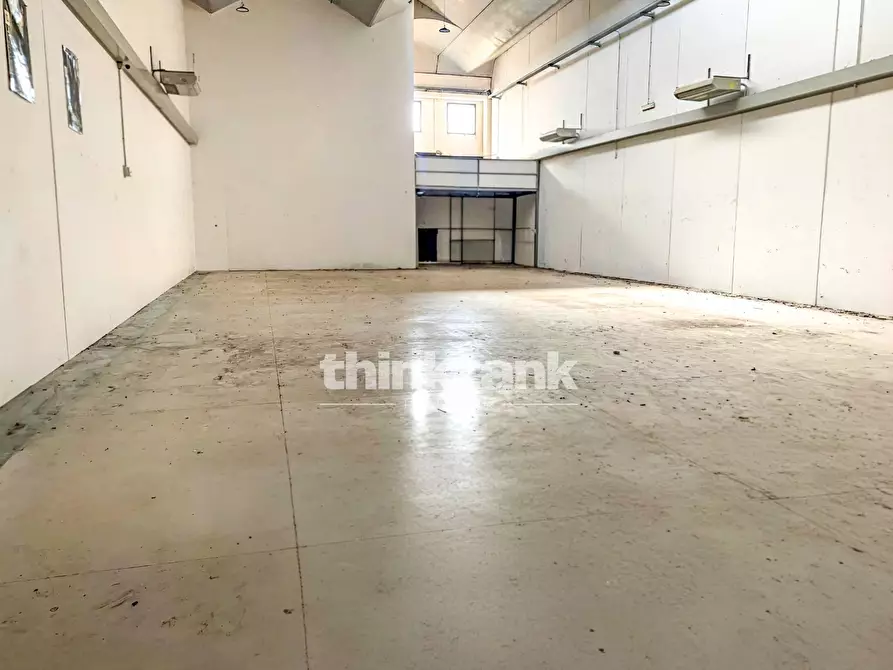 Immagine 5 di Locale commerciale in affitto  in Via Passo del Fico a Catania