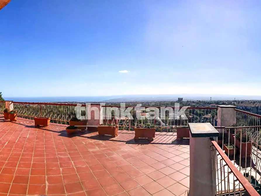 Immagine 5 di Villa in vendita  in Via Del Bosco a Gravina Di Catania