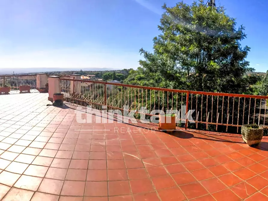 Immagine 2 di Villa in vendita  in Via Del Bosco a Gravina Di Catania