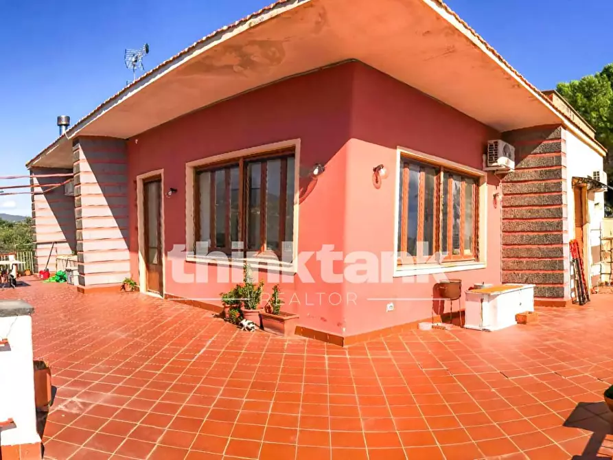 Immagine 6 di Villa in vendita  in Via Del Bosco a Gravina Di Catania