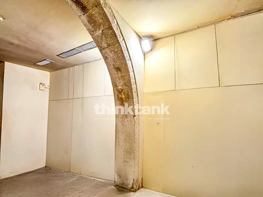 Immagine 5 di Attività commerciale in vendita  in Via Vittorio Veneto a Siracusa