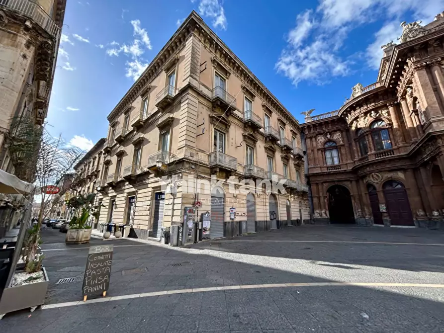 Immagine 4 di Palazzo in affitto  in Piazza Vincenzo Bellini a Catania