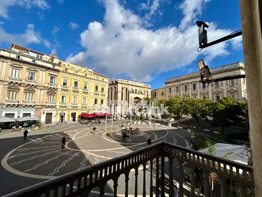 Immagine 17 di Palazzo in affitto  in Piazza Vincenzo Bellini a Catania