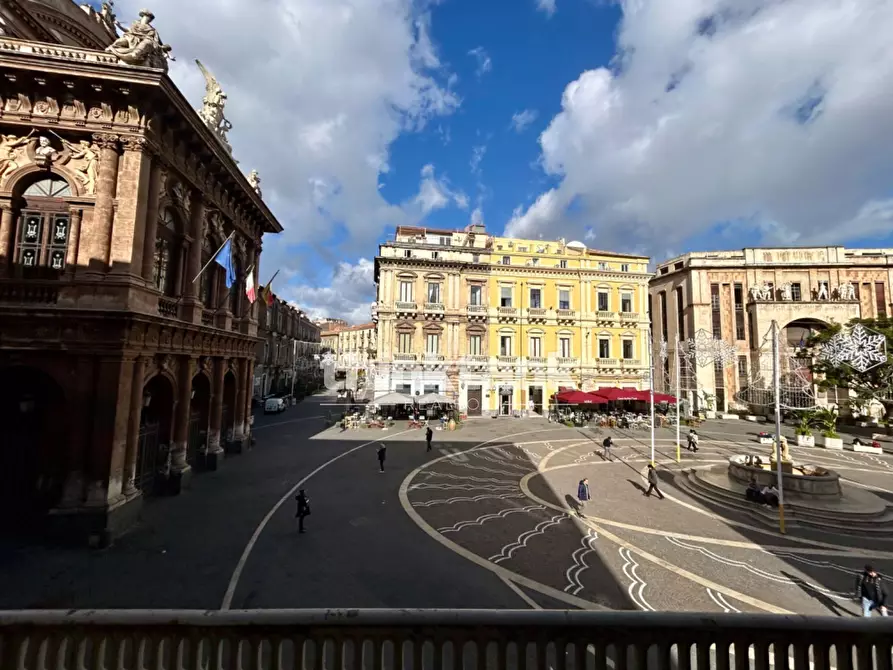 Immagine 18 di Palazzo in affitto  in Piazza Vincenzo Bellini a Catania