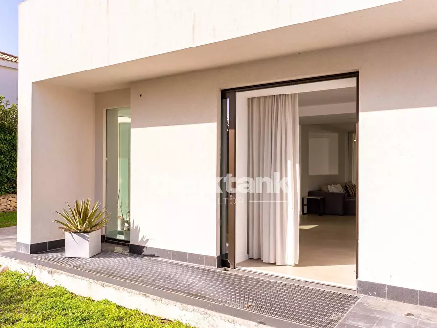 Immagine 3 di Villa in vendita  in Via Dei Cigni a Siracusa