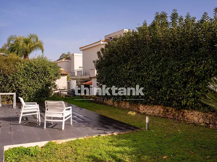 Immagine 35 di Villa in vendita  in Via Dei Cigni a Siracusa