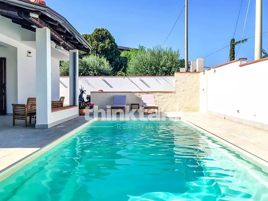 Immagine 2 di Villa in vendita  in Via delle Azalee a Augusta