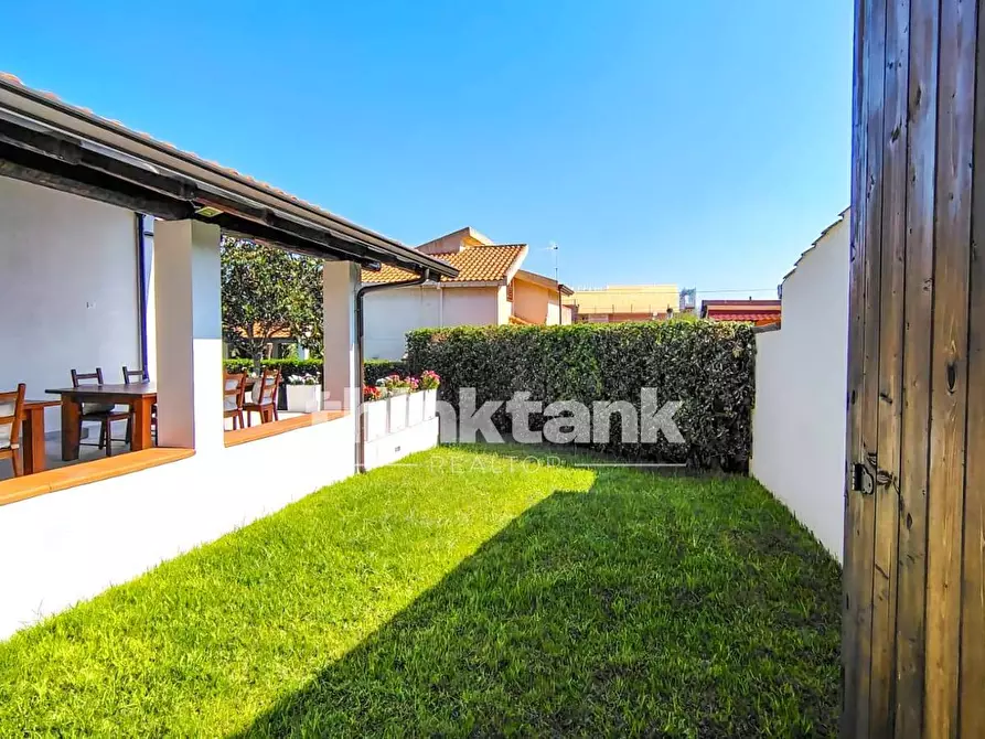 Immagine 30 di Villa in vendita  in Via delle Azalee a Augusta