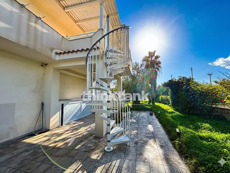 Immagine 19 di Villa in vendita  in Via dell'Oasi a Pachino