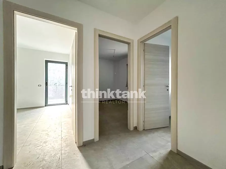 Immagine 11 di Palazzo in affitto  in via Ulisse a Catania