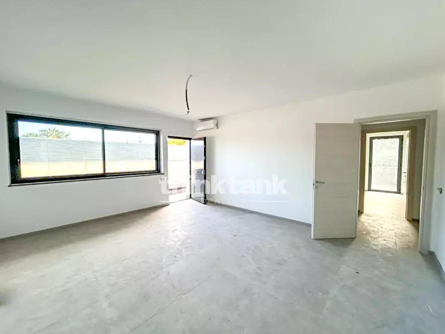 Immagine 14 di Palazzo in affitto  in via Ulisse a Catania