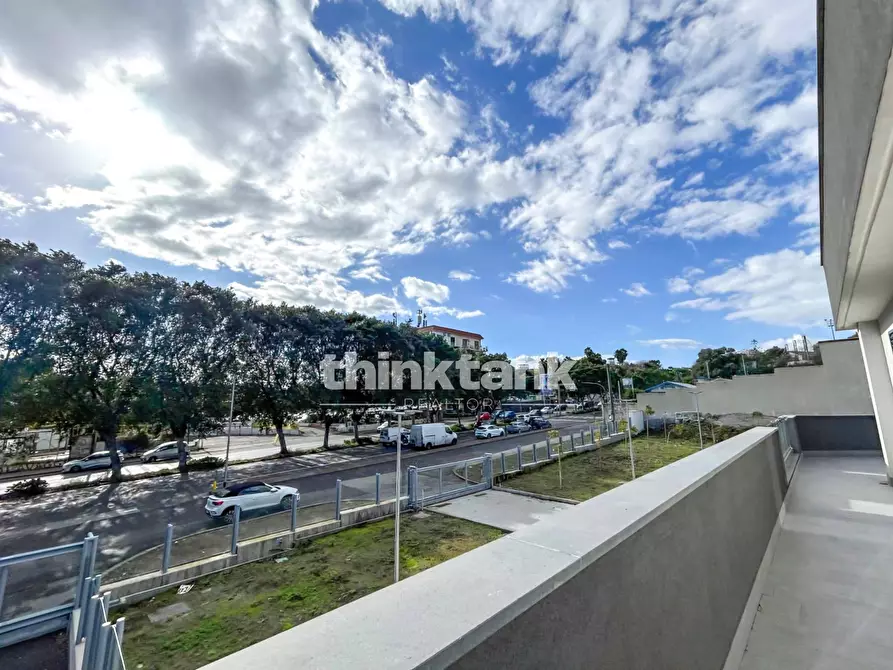 Immagine 15 di Palazzo in affitto  in via Ulisse a Catania