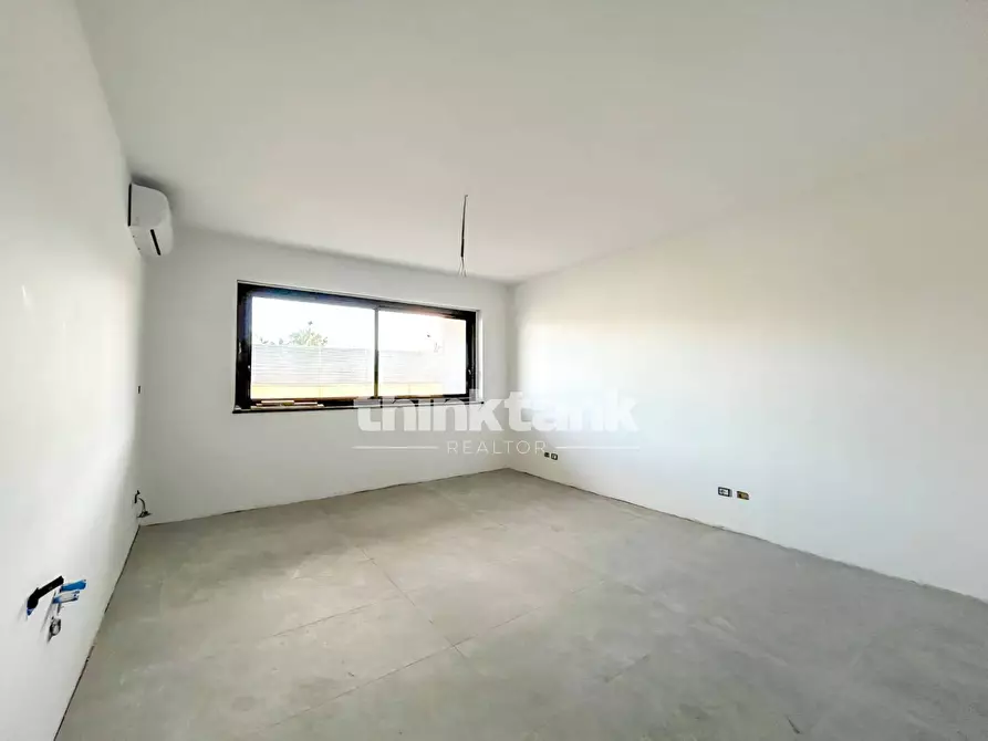 Immagine 19 di Palazzo in affitto  in via Ulisse a Catania